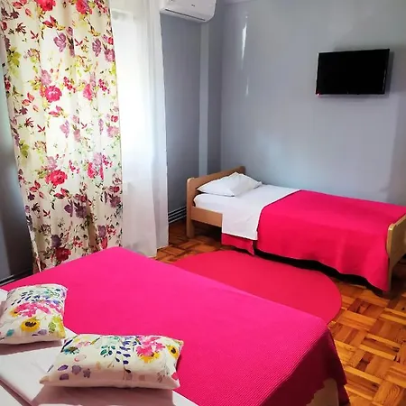 George's Old House Apartment