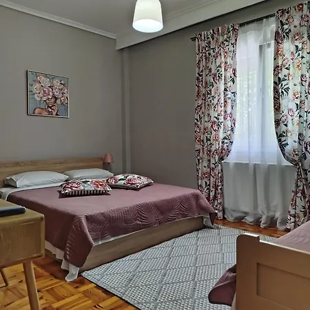 George's Old House Apartment *